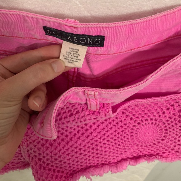 Bright pink crochet shorts - Picture 2 of 3